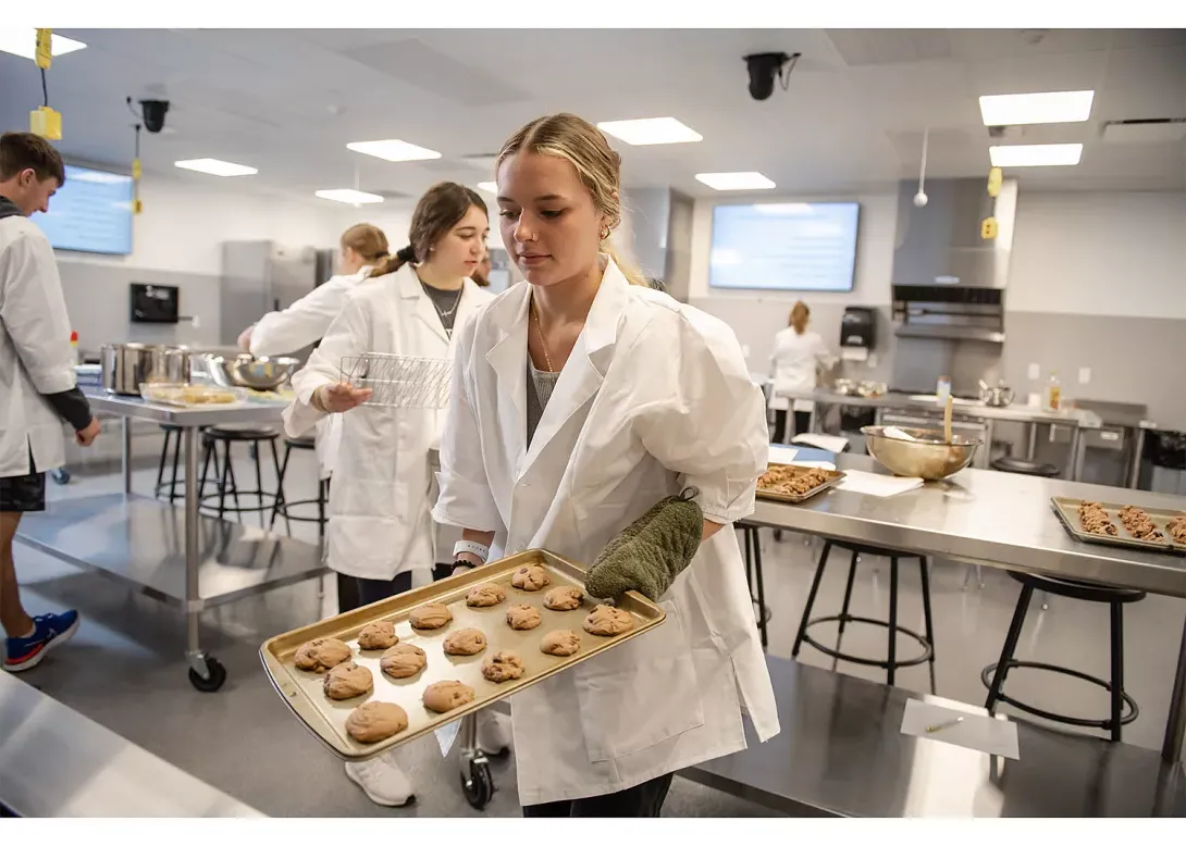 新阿切尔营养食品实验室的学生们